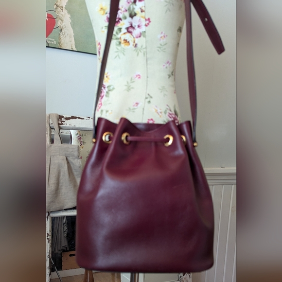 Cartier Red Must de Cartier Leather bucket Draw string bag - Picture 10 of 11